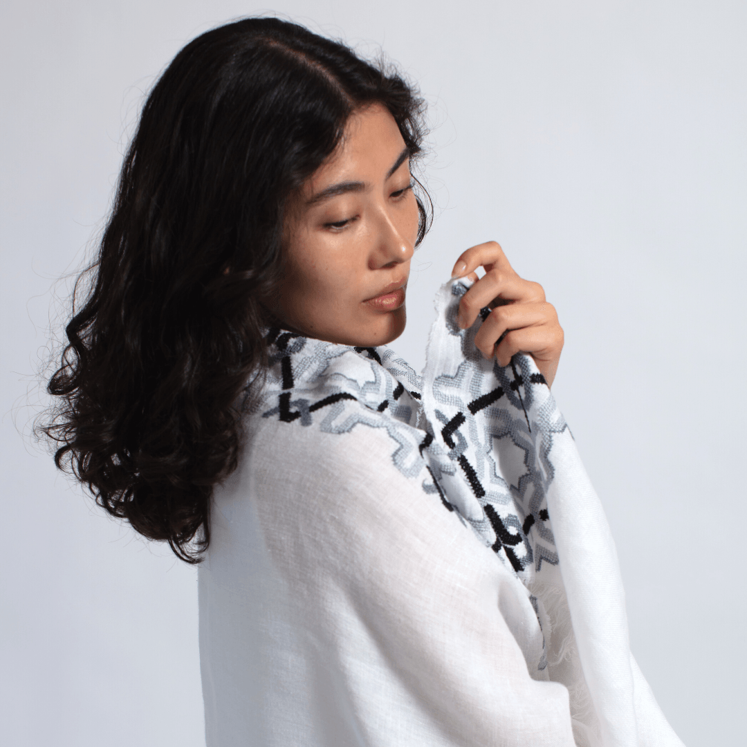 WHITE LINEN SHAWL STORM GRAY ALHAMBRA