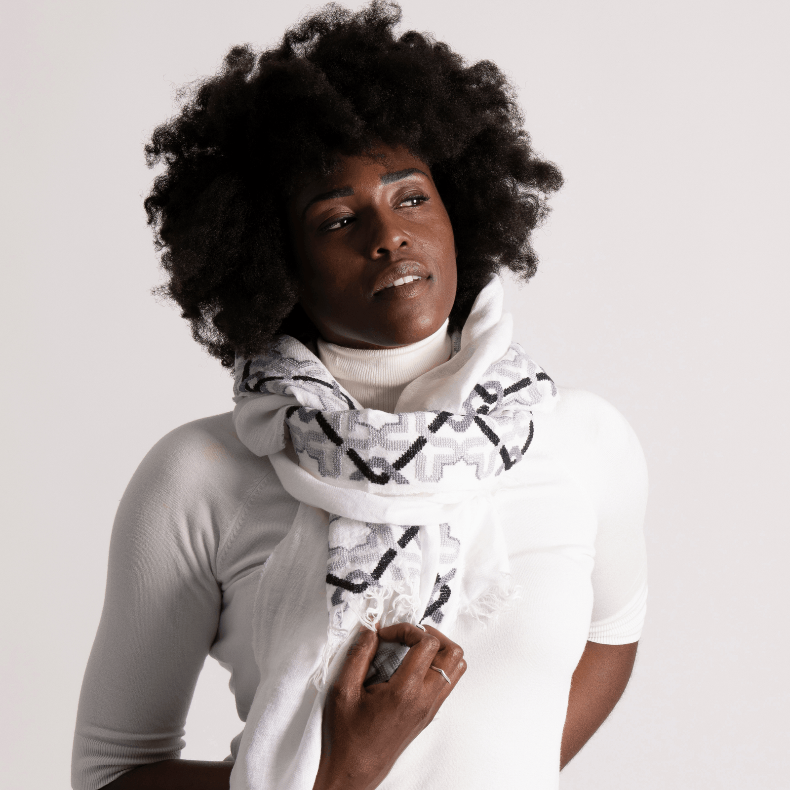 WHITE LINEN SHAWL STORM GRAY ALHAMBRA