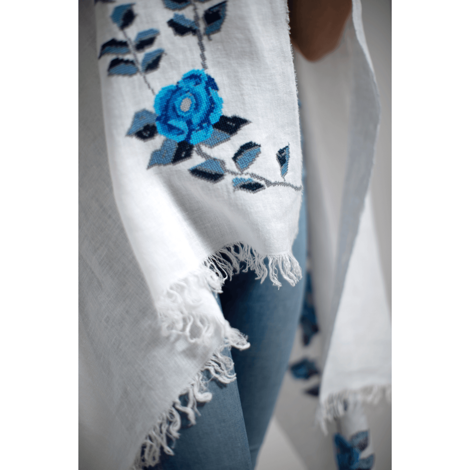 WHITE LINEN SHAWL SEA BLUE HANA ROSE