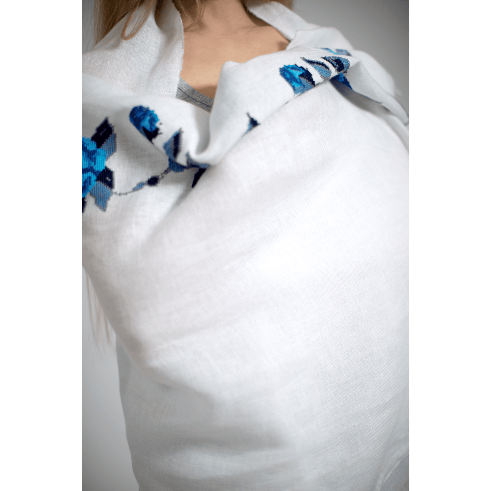 WHITE LINEN SHAWL SEA BLUE HANA ROSE