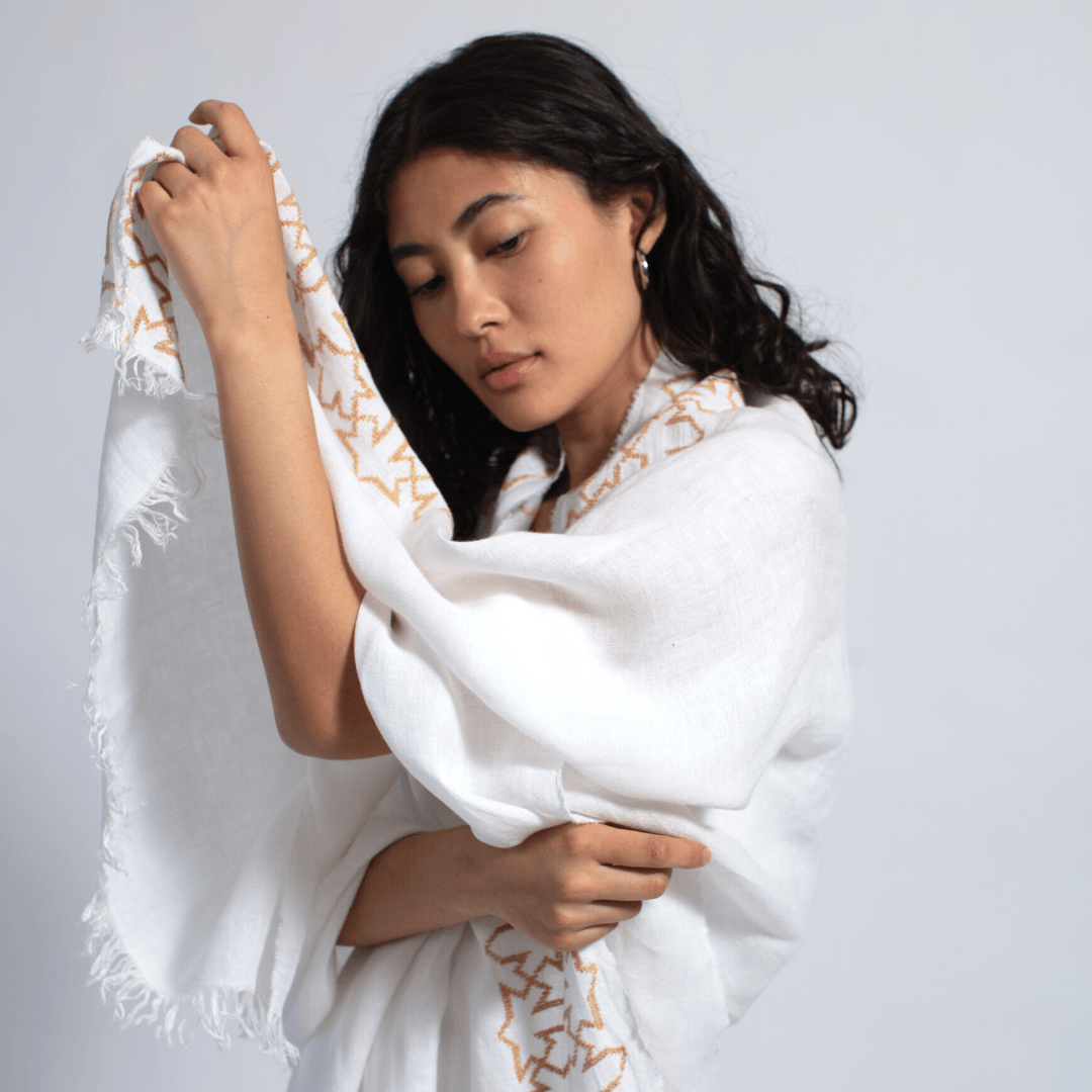 WHITE LINEN SHAWL GOLD SULTAN HAN