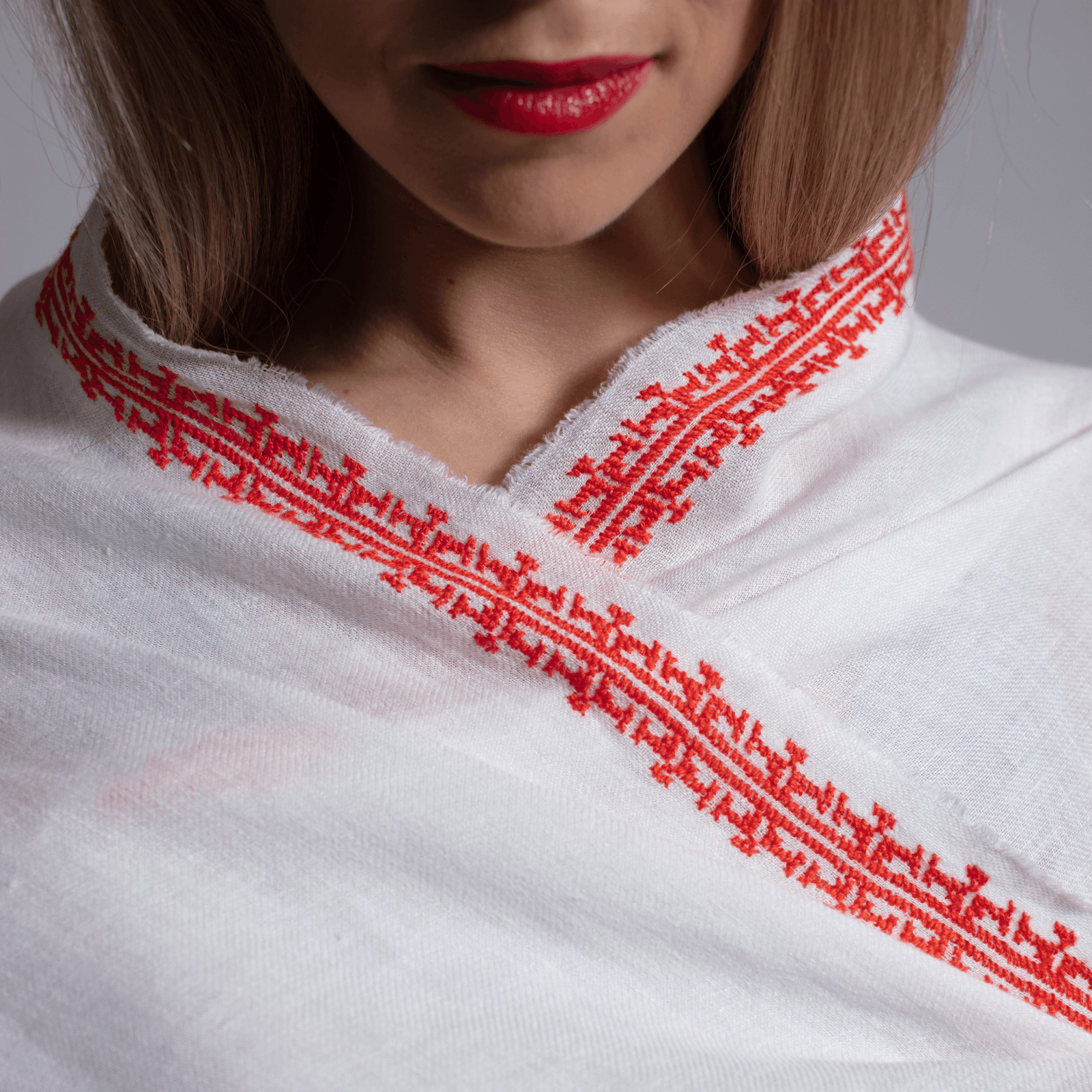 WHITE LINEN SHAWL CAPRI RED IBRAHIM