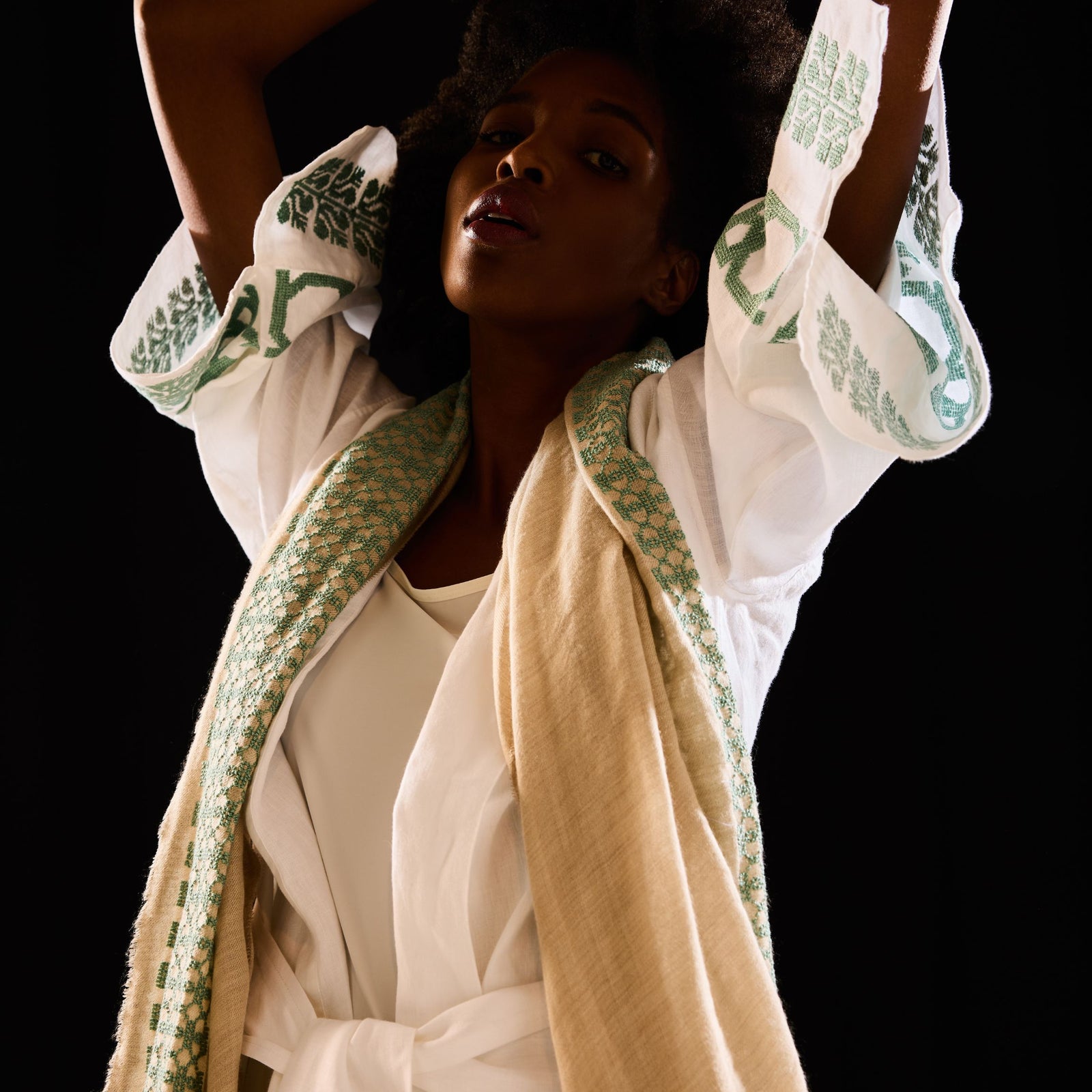 WHITE SHORT LINEN ROBE | SINEAD & AL QUDS