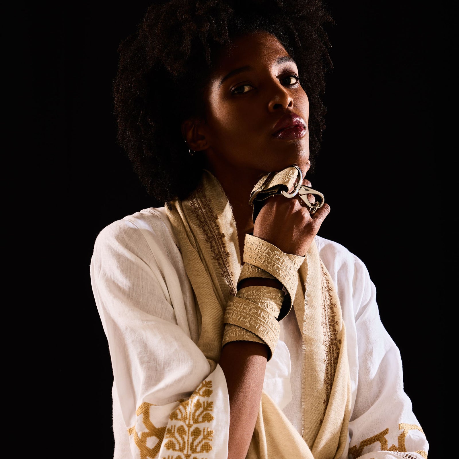 WHITE SHORT LINEN DRESS | GOLD SINEAD & AL QUDS