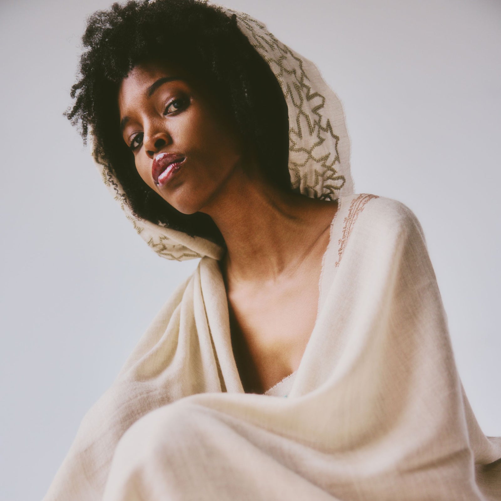 BEIGE CASHMERE & SILK SHAWL KHAKI SULTAN HAN