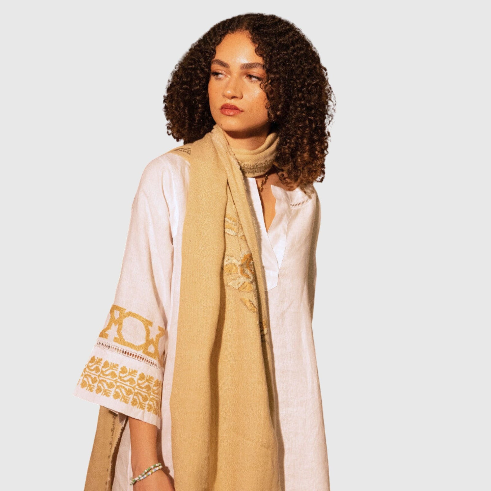 WHITE SHORT LINEN DRESS | GOLD SINEAD & AL QUDS