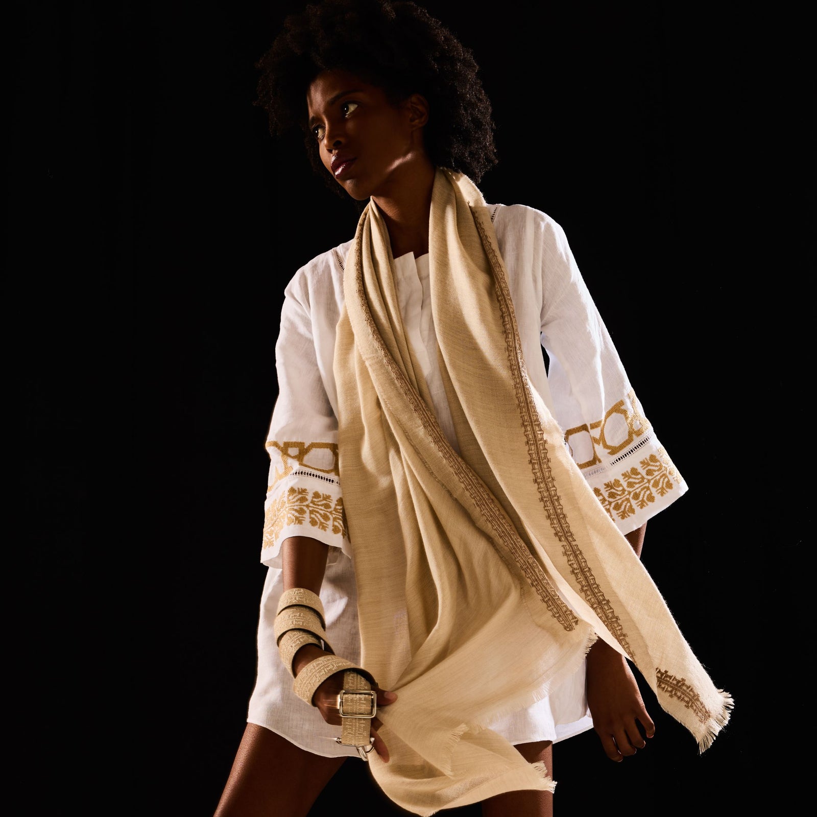 WHITE SHORT LINEN DRESS | GOLD SINEAD & AL QUDS