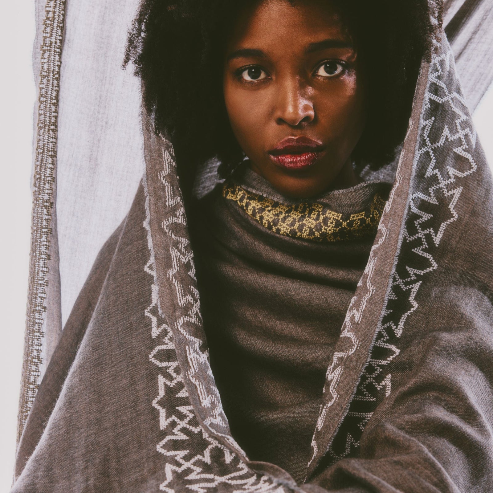 GRAY CASHMERE & SILK SHAWL GRAY SULTAN HAN
