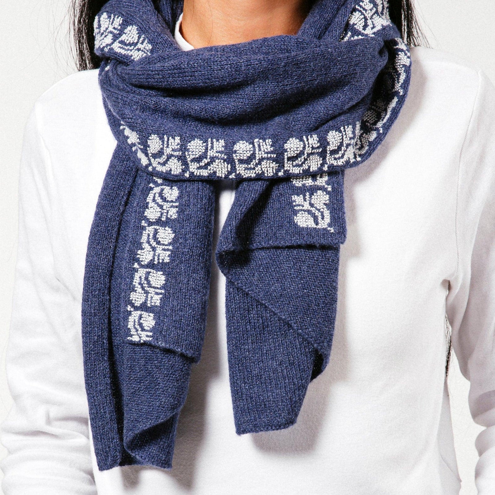NOTTE BLUE CASHMERE SCARF