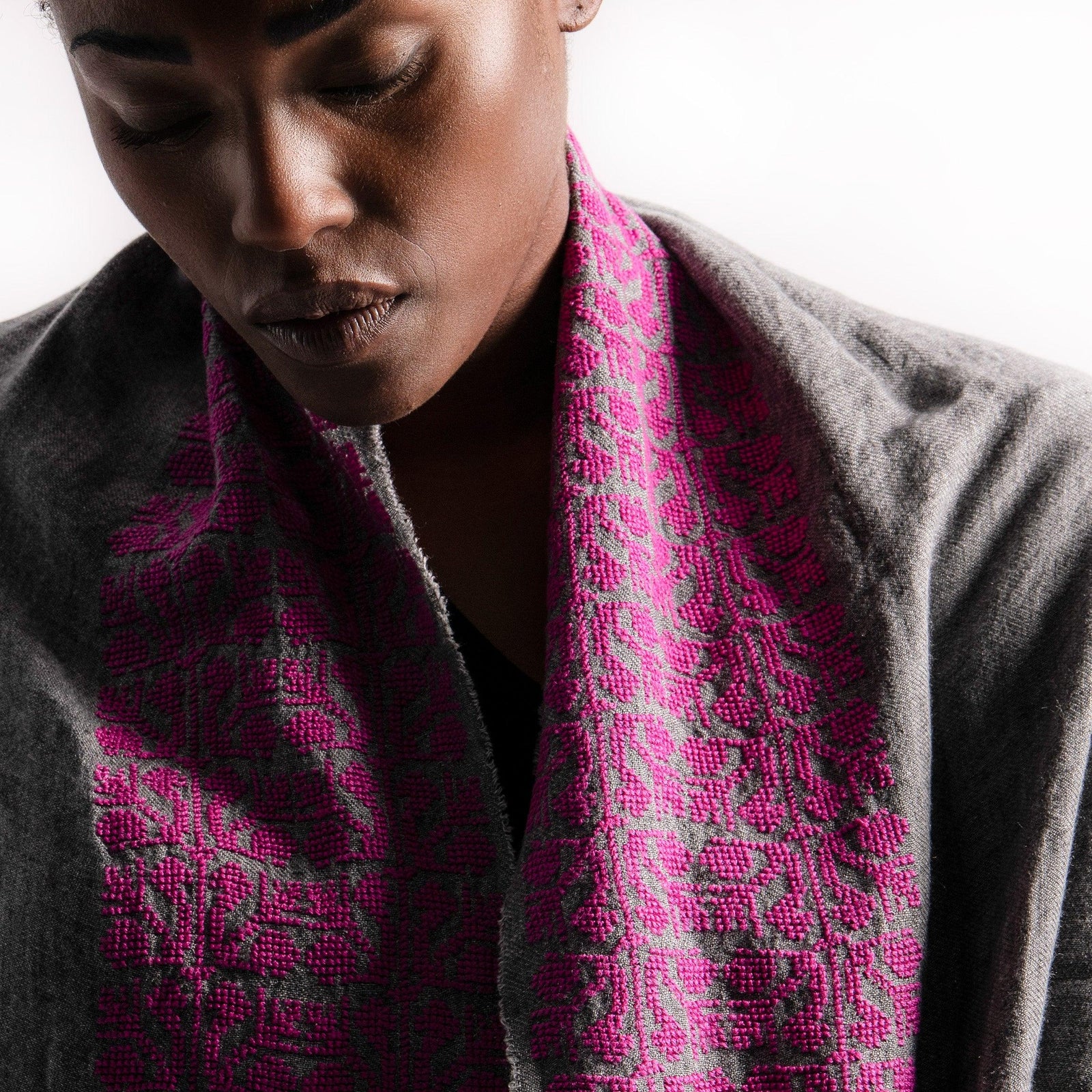 GRAY LINEN SHAWL FUCSIA SINEAD
