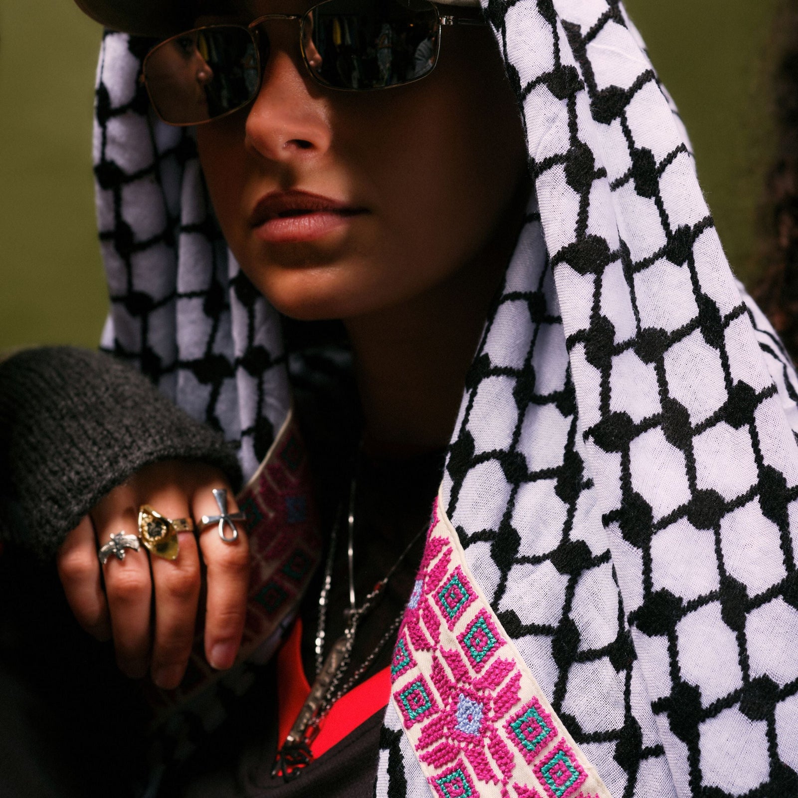 LINDA BLACK & WHITE CROSS KEFFIYEH